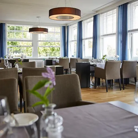 Hotel Parkhaus Huegel 3*